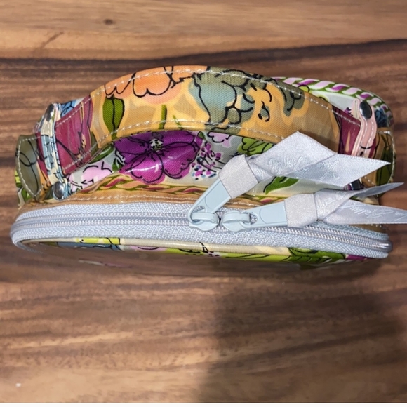 VERA BRADLEY MAKEUP BAG  7 X 6.5 EUC. - Picture 2 of 10